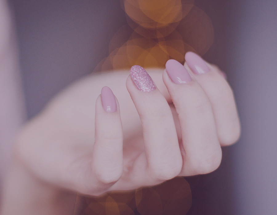 Schönheitsbehandlungen - Klassische Maniküre - Violetta Neumann